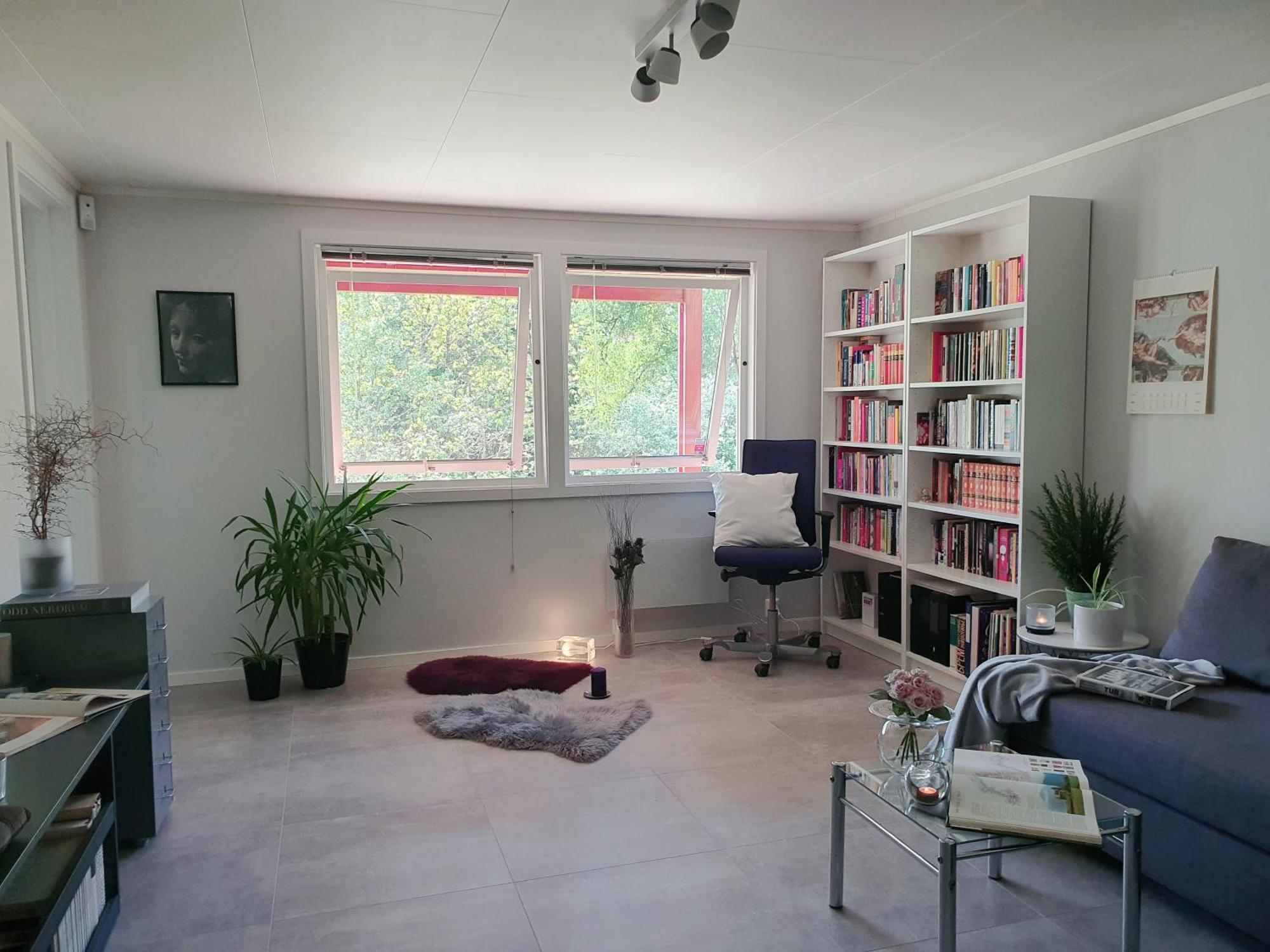 Tranquil In Picturesque Neighborhood Apartment *