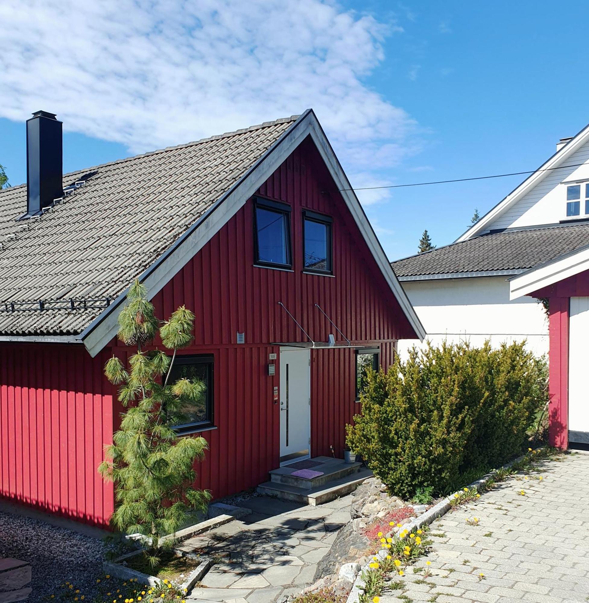 Tranquil In Picturesque Neighborhood Apartment